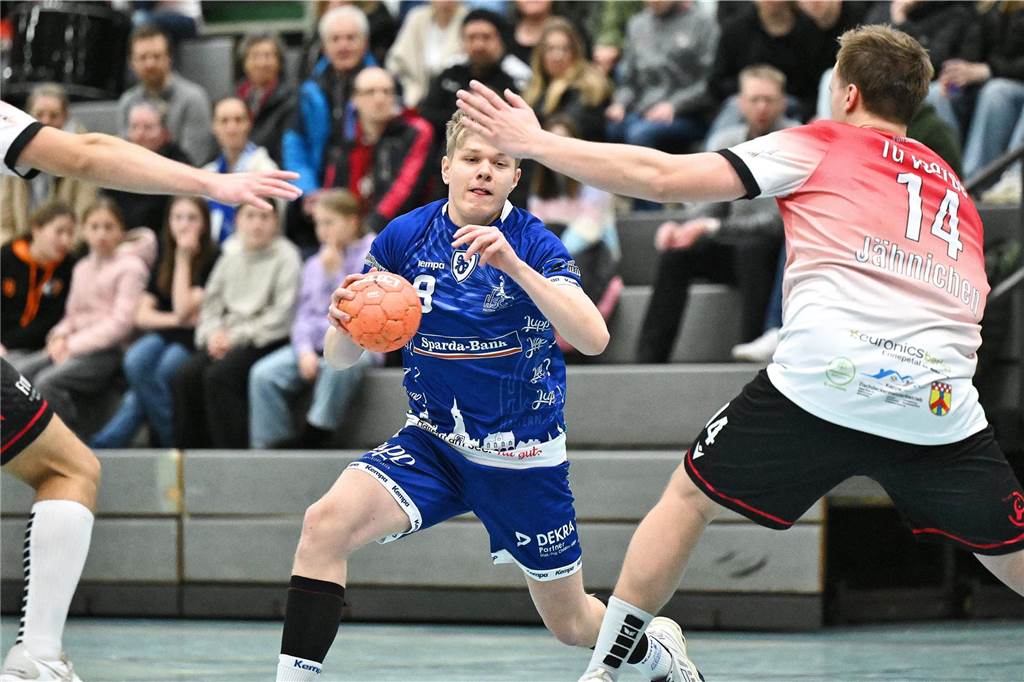 Die Herren des HSC Haltern-Sythen verspielten am Samstagabend (15. Februar) eine Sechs-Tore-Führung gegen die TG Voerde und verloren am Ende nach enttäuschenden 40 Minuten mit 23:30 (13:11) ziemlich deutlich - sehr zum Ärger von Trainer Maurice Abstins, der schon während des Spiels und auch danach tobte.
