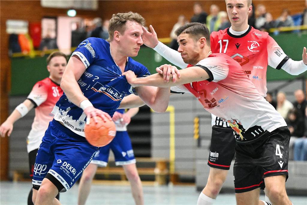 Die Herren des HSC Haltern-Sythen verspielten am Samstagabend (15. Februar) eine Sechs-Tore-Führung gegen die TG Voerde und verloren am Ende nach enttäuschenden 40 Minuten mit 23:30 (13:11) ziemlich deutlich - sehr zum Ärger von Trainer Maurice Abstins, der schon während des Spiels und auch danach tobte.