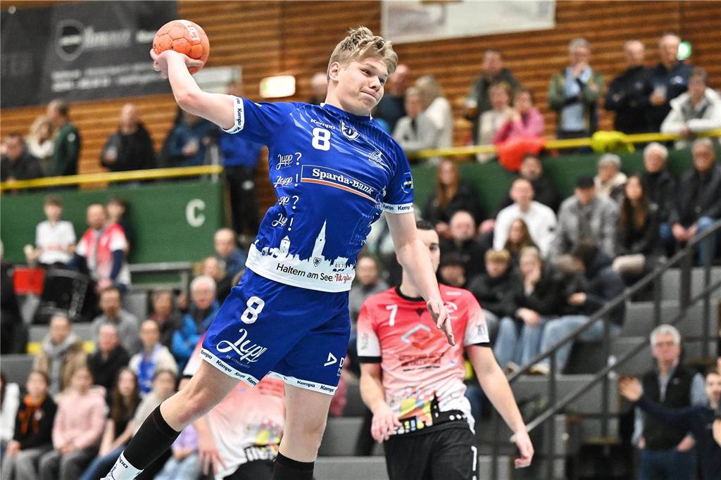 Die Herren des HSC Haltern-Sythen verspielten am Samstagabend (15. Februar) eine Sechs-Tore-Führung gegen die TG Voerde und verloren am Ende nach enttäuschenden 40 Minuten mit 23:30 (13:11) ziemlich deutlich - sehr zum Ärger von Trainer Maurice Abstins, der schon während des Spiels und auch danach tobte.