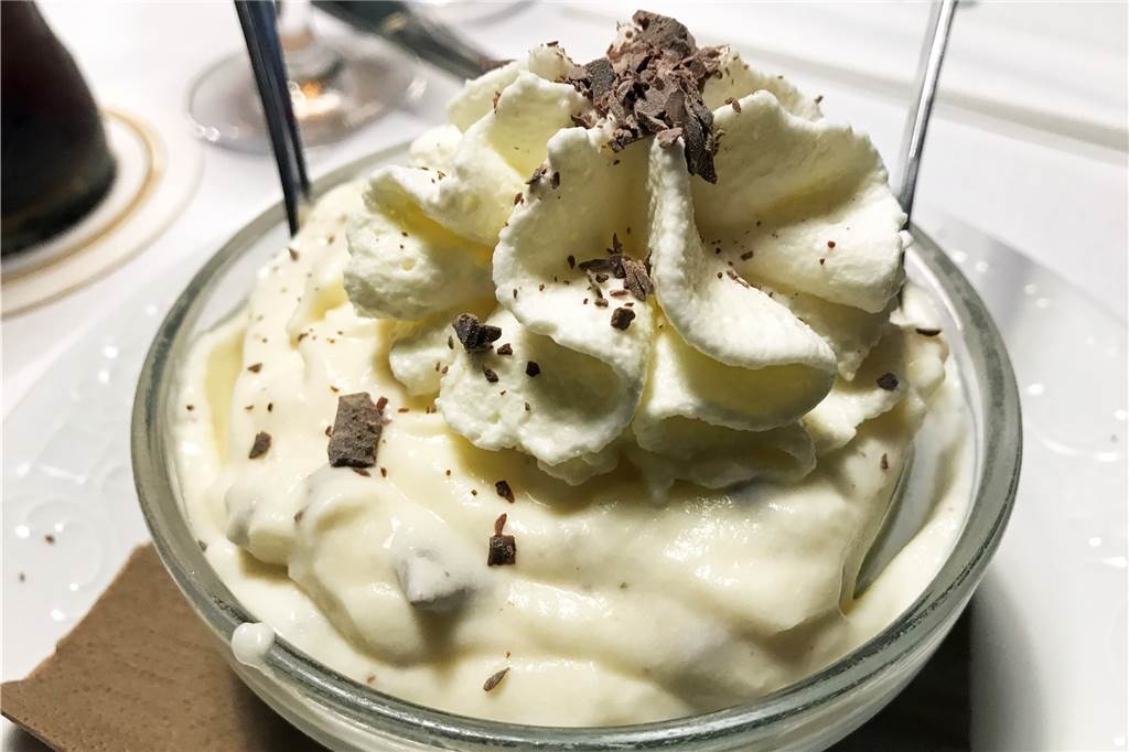 Perfekt für Familien: Gut-bürgerliche Küche und magenfüllende Portionen im Landgut Ritter Die Herrencreme ist ein guter Abschluss.