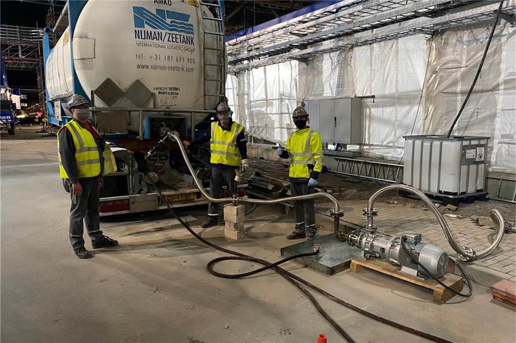 Neue Flamme über Rauxel: Rütgers‘ neue Anlage ist in Betrieb Die HHCR-Anlage wird zurzeit mit Rohstoffen befüllt. Ab Montag soll die Produktion wasserklarer Harze anlaufen.