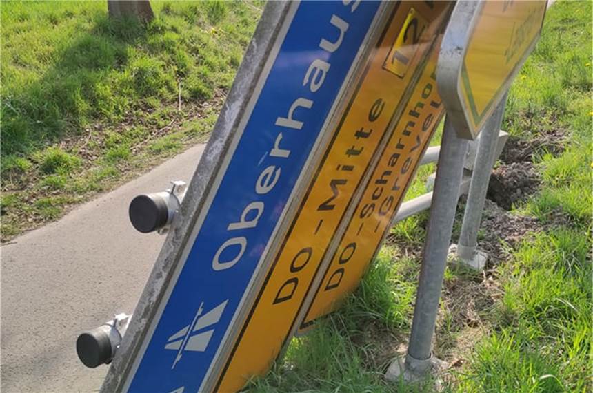 A2-Anschluss vor Fertigstellung - aber vorher wird Straße gesperrt Die Hinweisschilder für den neuen Autobahnanschluss auf der Grenzen von Lünen-Süd und Lanstrop liegen schon bereit - doch vorher muss der Friedrichshagen auf Lanstroper und die Kurler Straße auf Lüner Gebiet gesparrt werden