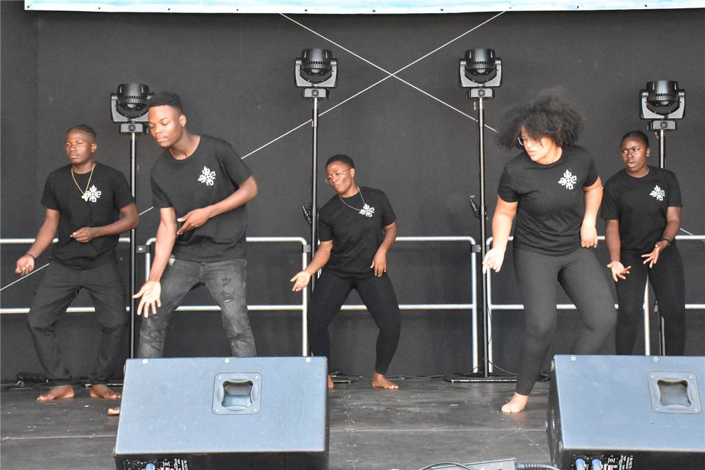 Die Hip Hop-Gruppe The Mighties aus Münster tanzen nun seit zwei Jahren gemeinsam und sind Teil des Jugendtheaters Cactus, das am Sonntag auch sein Stück Be-Longing aufführte.