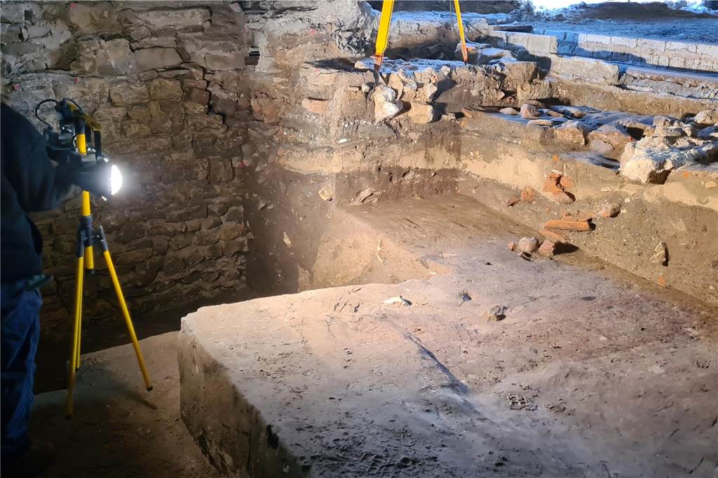 Gruseliger Fund auf der Burg: Menschliches „Knochennest“ geborgen Historische Funde im Keller der Burgschänke