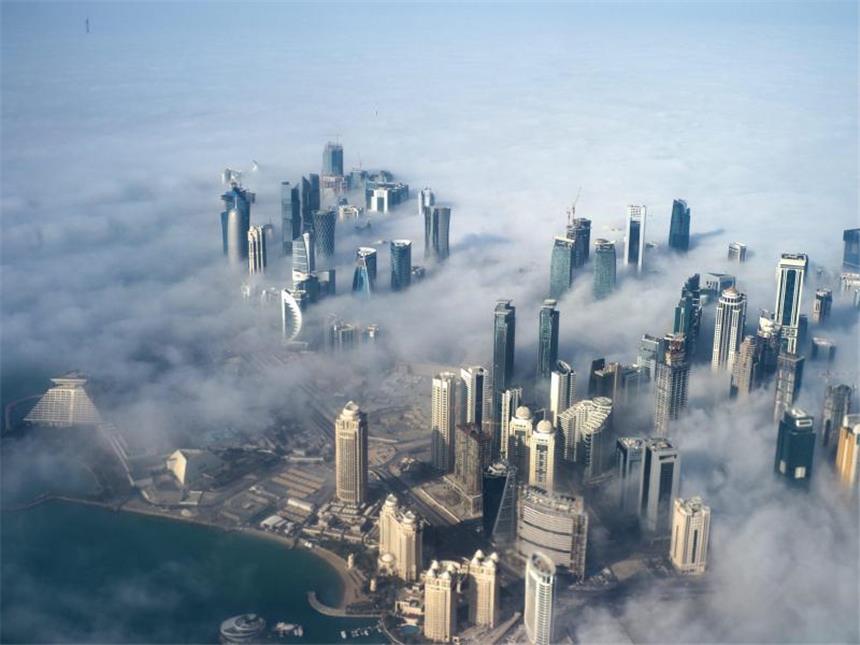 US-Ermittler vermuten russische Hacker hinter Katar-Krise Die Hochhäuser von Doha, der Hauptstadt von Katar, im Nebel. Foto: Yoan Valat