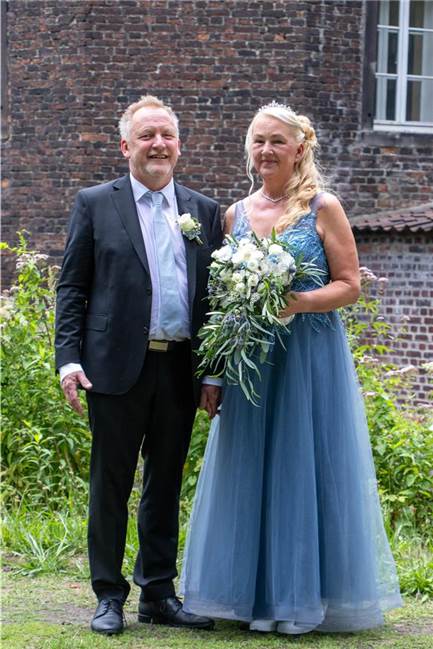 Elke Bauersfeld und Rüdiger Drüke heiraten auf Schloss Bladenhorst Die Hochzeitsreise führt Elke (geborene Bauersfeld) und Rüdiger Drüke per Kreuzfahrtschiff nach Norwegen.