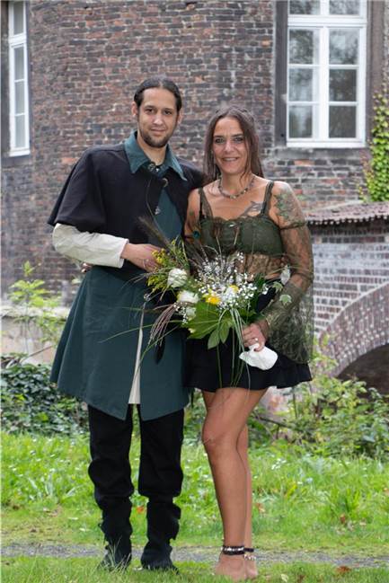 Daniel Martin und Sabine Leder: Traumhochzeit auf Schloss Bladenhorst Die Hochzeitsreise führt Sabine Leder und Daniel Martin in die Sächsische Schweiz mit ihren fantastischen Felsformationen.