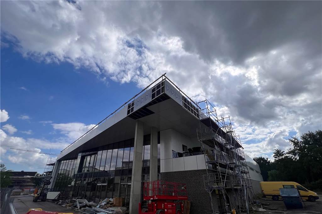Einbruch in die Multifunktionshalle: Weitreichende Folgen befürchtet Die Höhe des Sachschadens durch den Einbruch auf dem Gelände des Campus Süd in Selm liegt im fünfstelligen Bereich.