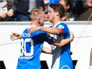 Die Hoffenheimer Philipp Ochs (l) und Mark Uth feiern den Sieg gegen Ingolstadt. Foto: Uwe Anspach
