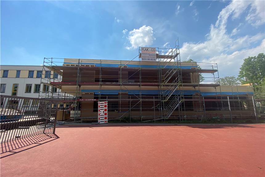Erweiterung der OGS Wethmar trotz Baustopp im Zeitplan Die Holzkonstruktion des Erweiterungsbaus an der OGS Matthias-Claudius-Grundschule/Gottfriedschule wurde nun fertiggestellt. Die Bauarbeiten sollen pünktlich abgeschlossen sein.