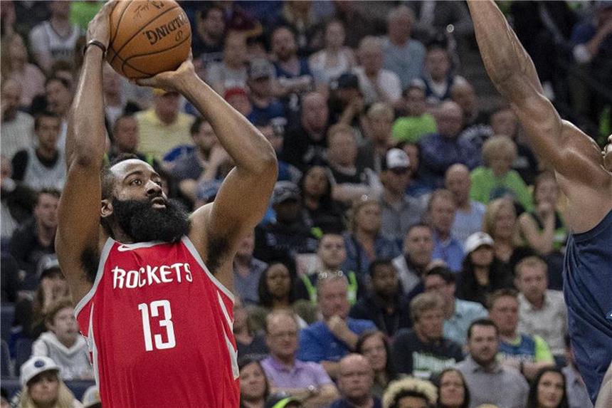 NBA-Mitfavorit Houston gewinnt Playoff-Spiel gegen Minnesota Die Houston Rockets um Superstar James Harden (l) gewannen in Minneapolis. Foto: Carlos Gonzalez/Minneapolis Star Tribune