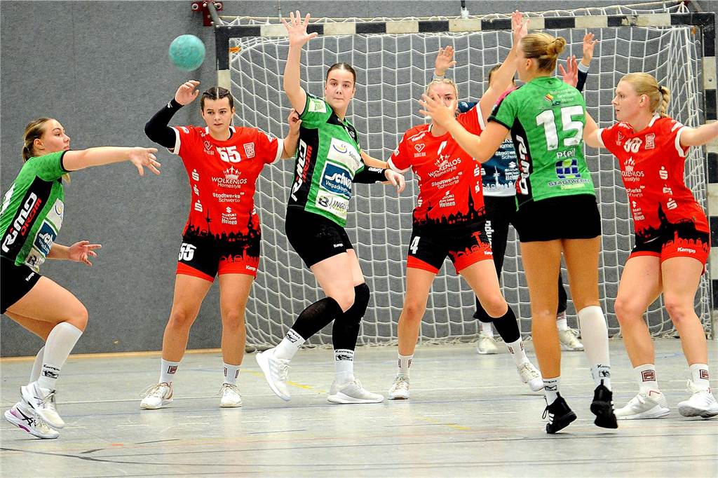 Die HSG Schwerte/Westhofen hat gegen den HTV Hemer mit 23:29 verloren.