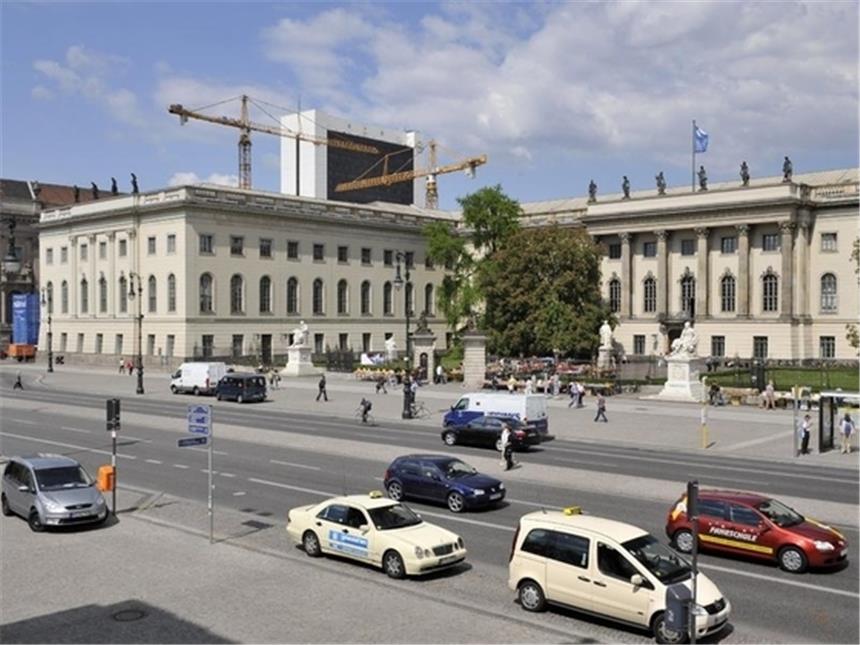Modell, Mythos und Makel: Humboldt-Uni wird 200 Die Humboldt-Universität: Vom 12. Oktober 2009 an feiert die älteste Berliner Hochschule 15 Monate lang ihr 200-jähriges Bestehen. (Bild: dpa)