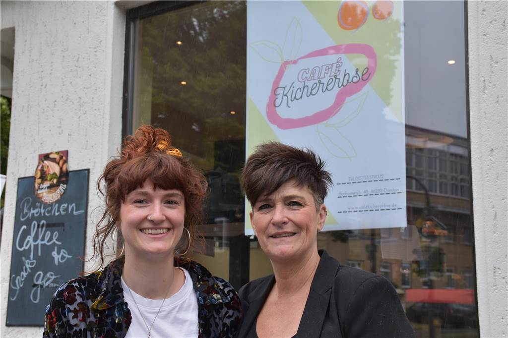 Vegan ist mehr als nur Salat: Café Kichererbse eröffnet in Dorsten Die Idee eines eigenen Cafés hatte das Mutter-Tochter Gespann bereits seit mehreren Jahren. Nun haben sie diese umgesetzt und an der Bochumer Straße 48 eröffnet.