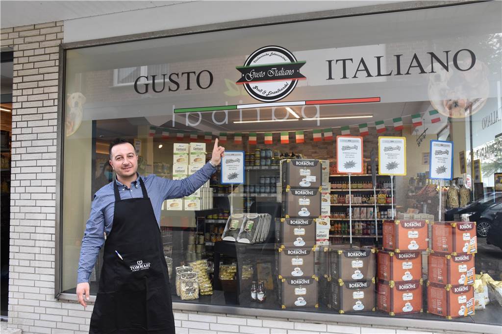 Mit Video: Von Pistazien-Pesto bis Parmaschinken - ein Stück Italien in Werne Die Idee für einen italienischen Supermarkt schlummerte schon lange in Antonio Gareri. Nun hat er die Idee zusammen mit seiner Frau umgesetzt.