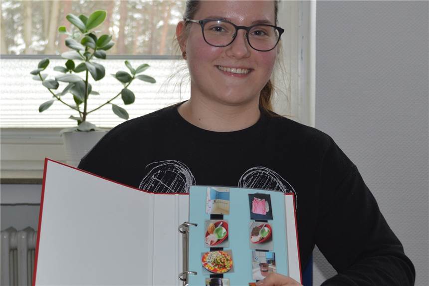 Heilerziehungspflegerin entwickelt „kleines Buch mit großer Wirkung“ Die Idee zu ihrem Buch kam Heilerziehungspflegerin Nina Dosedal im Rahmen der Abschlussarbeit für Ihre Berufsausbildung