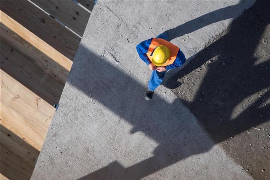 Tariferhöhung für Bauarbeiter unter Dach und Fach Die IG Bau hat für die Bauarbeiter in Deutschland eine Lohnerhöhung erstritten. Foto: Sebastian Gollnow/Symbolbild
