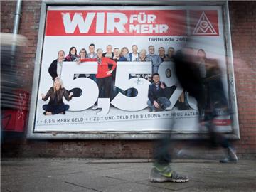 Die IG Metall fordert 5,5 Prozent mehr Geld, flexiblere Regelungen der Altersteilzeit und einen Einstieg die Bildungsteilzeit. Foto: Kay Nietfeld/Archiv