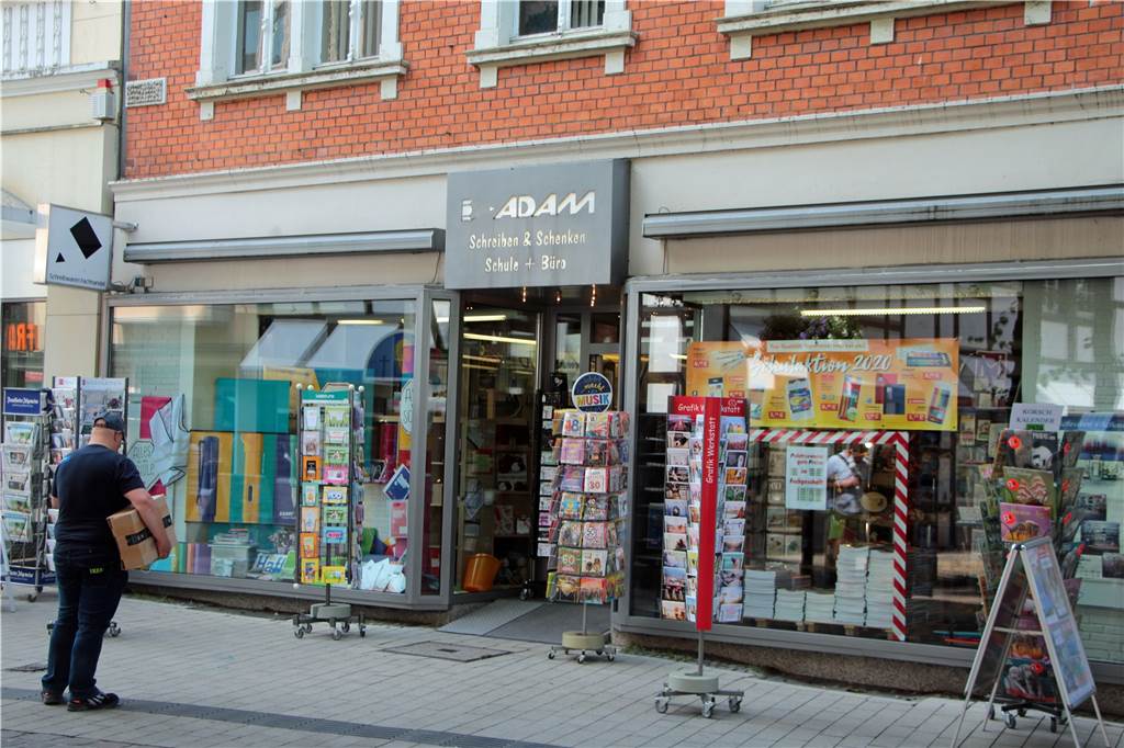 Drei bekannte Gewerbe- und Wohnhäuser in Werne werden verkauft Die Immobilie, in der sich das Schreibwarengeschäft Adam befindet, wird allein für 336.000 Euro verkauft.