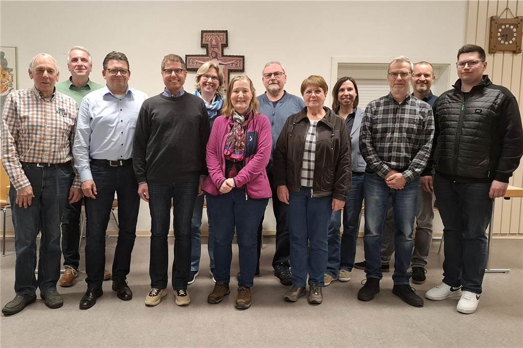 Hans-Günter Schröder, Gemeindereferent Markus Kohlenberg, Dirk Linnewerth, Pfarrer Hubert Werning, Gemeindereferentin Claudia Schmidt, Birgit Schütte, Jürgen Ziegler, Barbara Genster, Xenia Taubmann, Michael Stevens, Stefan Magh und Riccardo Krüger.