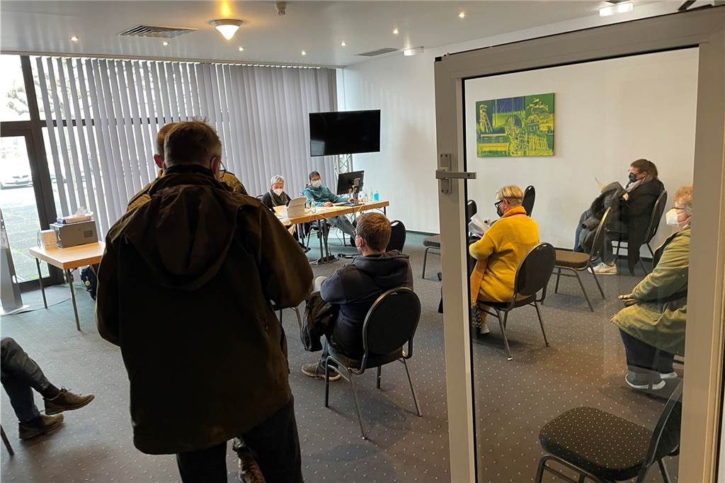 Corona-Impfzentrum Castrop-Rauxel: Kommen, impfen, fahren in 20 Minuten Die Impfstelle am Stadtmittelpunkt ist eröffnet: Seit Montag (6.12.) werden dort täglich bis zu 360 Menschen gegen Corona geimpft oder geboostert.