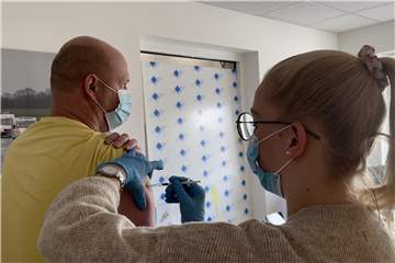Die Impfung in der Impfstraße in Stadtlohn wird in einem der dafür vorhergesehenen Zimmer durchgeführt. 