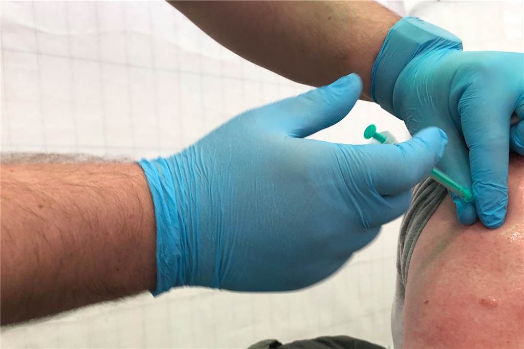 Wenig Impfreaktionen auf AstraZeneca in Lünen: Weitere Termine aber unklar Die Impfungen von Mitarbeitern von Grundschulen und Kitas sind in Lünen beim ersten Termin gut verlaufen. Der zweite Impftermin am Freitag, 19. März, fällt aus. Der Bund hat das Impfen mit AstraZeneca ausgesetzt.