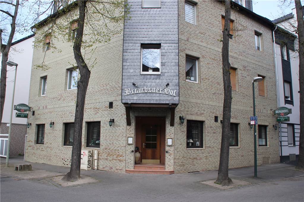 Brambauer Hof: Wirtin möchte mit Außenbereich nach Lockdown durchstarten Die Inhaberin der Traditionsgaststätte "Brambauer Hof" möchte zur Wiedereröffnung, nach Corona, den Außenbereich links nebem dem Domizil mit dem Hauptgebäude verbinden, um die Lokalität zu vergößern.