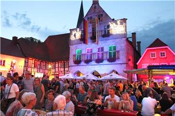 Die Innenstadt war gut besucht an den beiden Veranstaltungstagen: Das Straßenfestival lockte viele Besucher nach Werne - trotz der Konkurrenzveranstaltung „Welttheater der Straße“ in Schwerte.