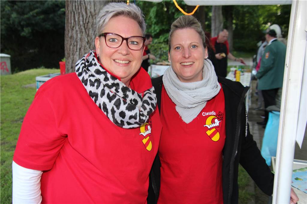 Die Interessengemeinschaft Werner Karneval (IWK) war mit zahlreichen Mitgliedern vertreten. Nicht um zu Feiern, sondern um die Feiernden zu bewirten und damit die Vereinskasse aufzupolstern. Der Spaß  kam dabei aber nicht zu kurz. 