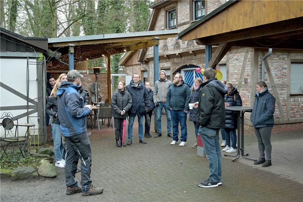 Freilichtbühne: Ob Handwerker oder Schauspieler - alle sind willkommen Die Interessenten beim Rundgang durch die Freilichtbühne Werne. In allen Bereichen, vom Koch bis zum Schauspieler, sind neue Mitstreiterinnen und Mitstreiter willkommen.