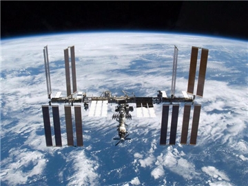 Die Internationale Raumstation ISS. Bei Arbeiten an der Außenwand ist nun ein Hitzeschild verloren gegangen. 