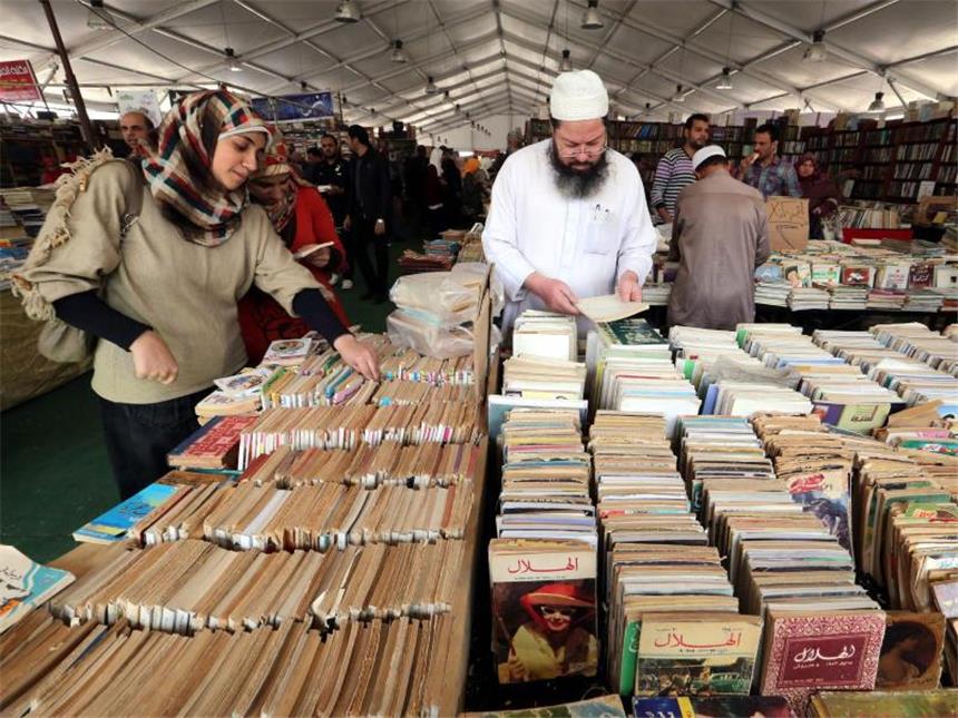 Arabische Autoren kämpfen um Freiheit Die Internationale Buchmesse in Kairo (2015). Foto: Khaled Elfiqi