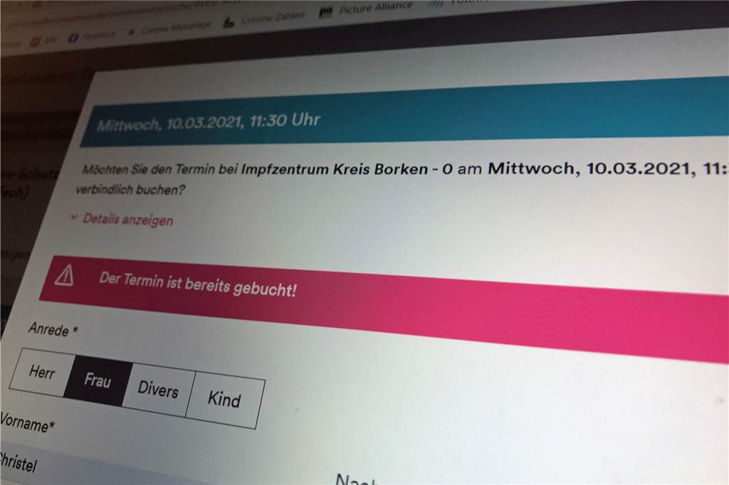 Impftermine in Velen sind zeitweise ausgebucht: „Man verzweifelt“ Die Internetseite zeigte am Mitttwochmorgen zwar einige Termine als frei an, doch die stellten sich als bereits vergeben heraus.