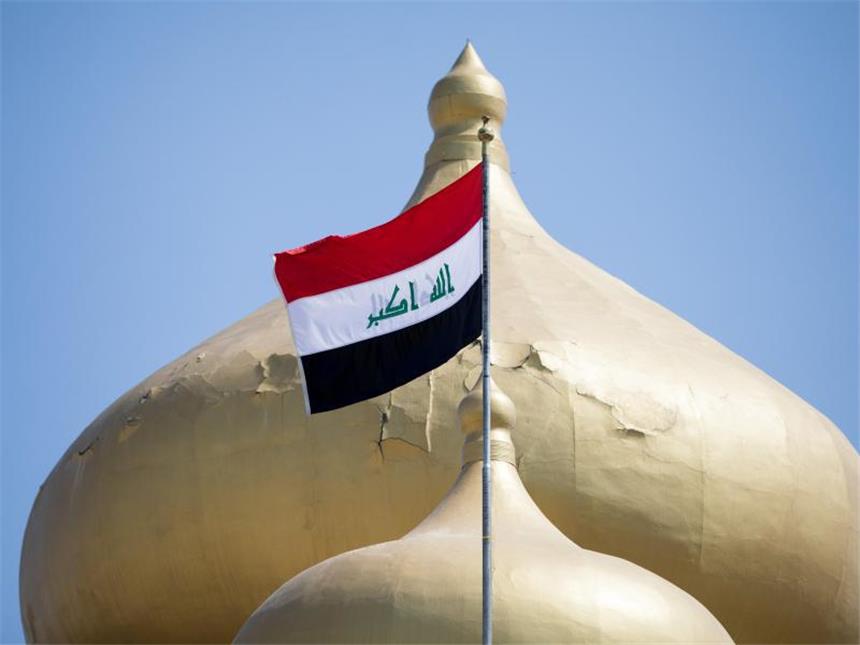 Gabriel fordert Reformen vom Irak Die irakisch Fahne über dem Präsidentenpalast in Bagdad. Foto: Kay Nietfeld