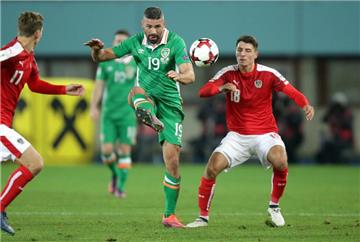 Die Iren um Jonathan Walters (l.) siegten gegen Alessandro Schöpf und Österreich.