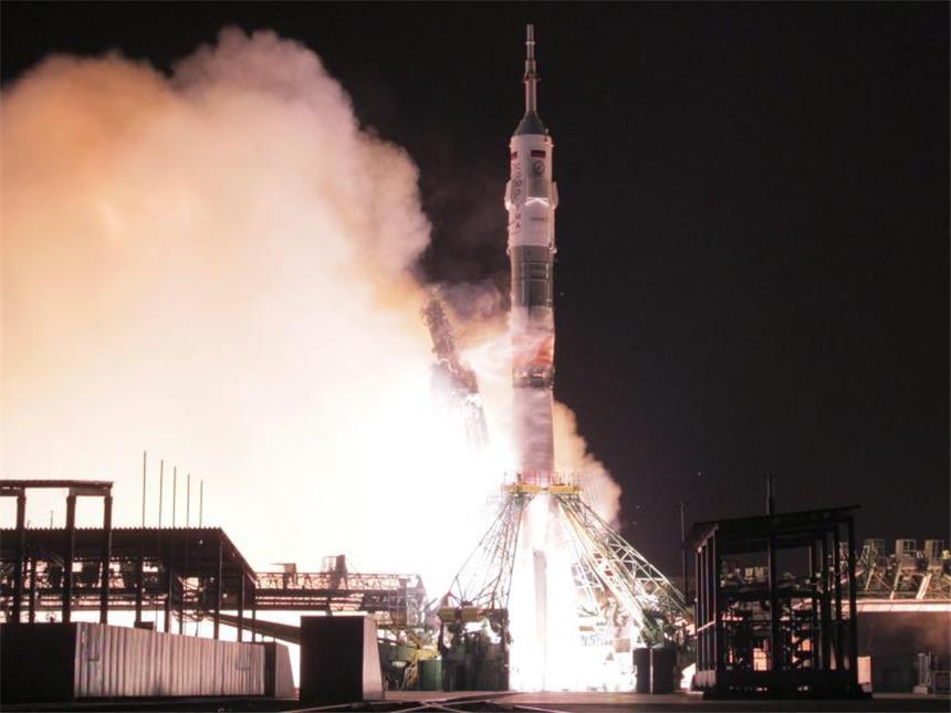 Sojus-Kapsel erreicht Raumstation ISS Die Italienerin Cristoforetti hob in der Nacht an Bord einer russischen Sojus-Rakete vom Weltraumbahnhof in Baikonur ab - mit zwei weiteren Raumfahrern. Foto: Maxim Shipenkov