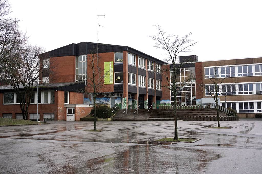 Neubau der Fleitmann-Gesamtschule: Jetzt schalten sich die Eltern ein Die jetzigen Gebäude der Theodor-Fleitmann-Gesamtschule am Holzener Weg wurden früher von einer Haupt- und einer Realschule genutzt.