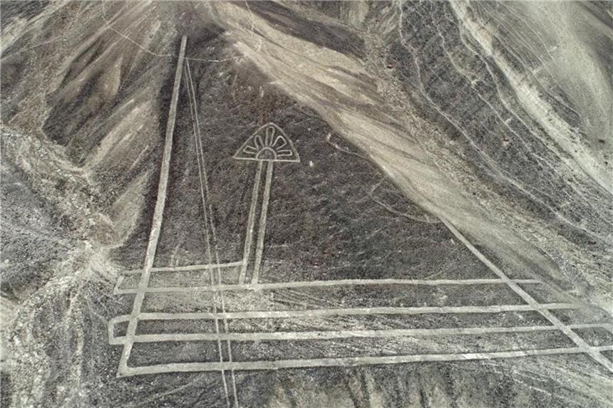 Wissenschaftler erforschen riesige Scharrbilder in Peru Die jetzt entdeckten Geoglyphen sollen zwischen 500 v. Chr. und 200 n. Chr. gezeichnet worden sein. Foto: Genry Bautista