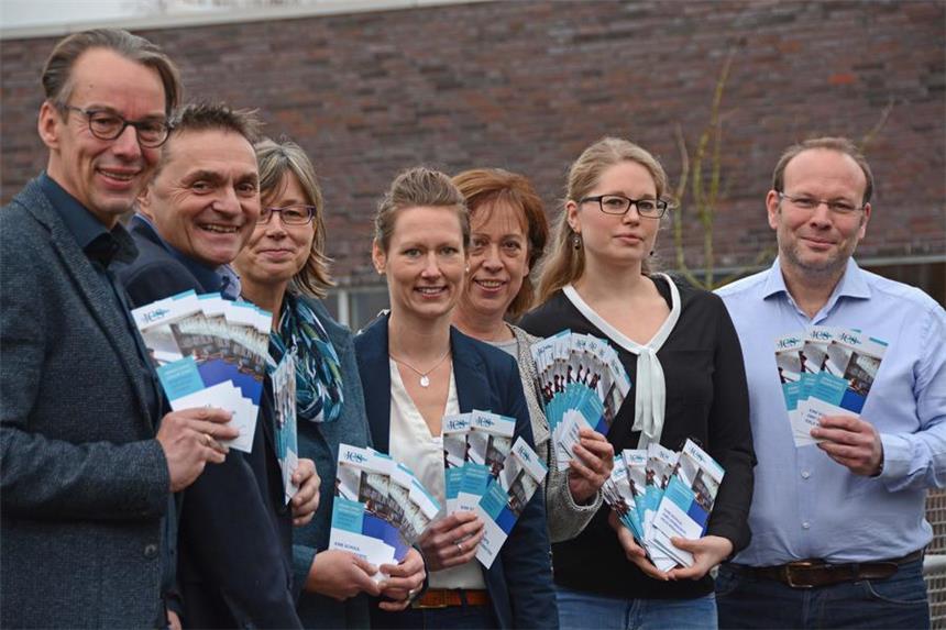 Das müssen Sie zur Gesamtschul-Erweiterung wissen Die Johann-Conrad-Schlaun-Gesamtschule Nordkirchen-Ascheberg ist beschlossene Sache. Am Freitag erklärten Vertreter beider Verwaltungen und der Gesamtschule, wie es nach der Entscheidung der Politik weitergeht. Es gibt bereits ein Info-Faltblatt, das an alle Eltern verschickt wird und grundlegende Fragen beantwortet.