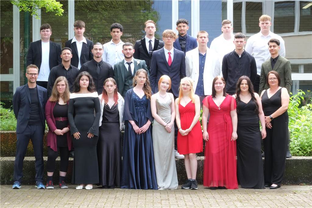 Die Josef-Reding-Schule Holzwickede verabschiedete die Schülerinnen und Schüler des zehnten Jahrgangs. Hier ist die Klasse 10a zu sehen.