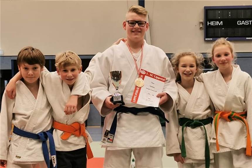 Mona Müller gewinnt die Goldmedaille für den 1. JJJC Lünen Die Judoka des 1. JJJC Lünen verpassten in der Mannschaftswertung nur knapp das Treppchen.
