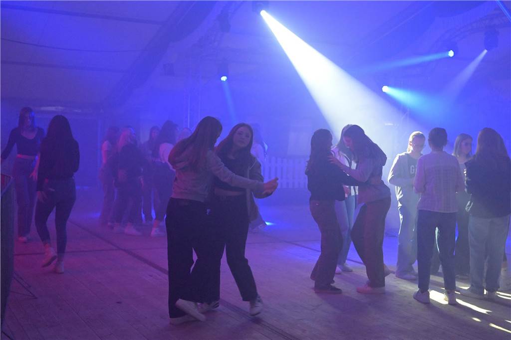 Die Jugenddisco des BSV Ascheberg war gut besucht, die Tanzfläche füllte sich zu später Stunde erst.