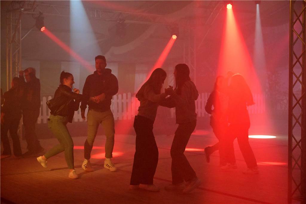 Die Jugenddisco des BSV Ascheberg war gut besucht, die Tanzfläche füllte sich zu später Stunde erst.