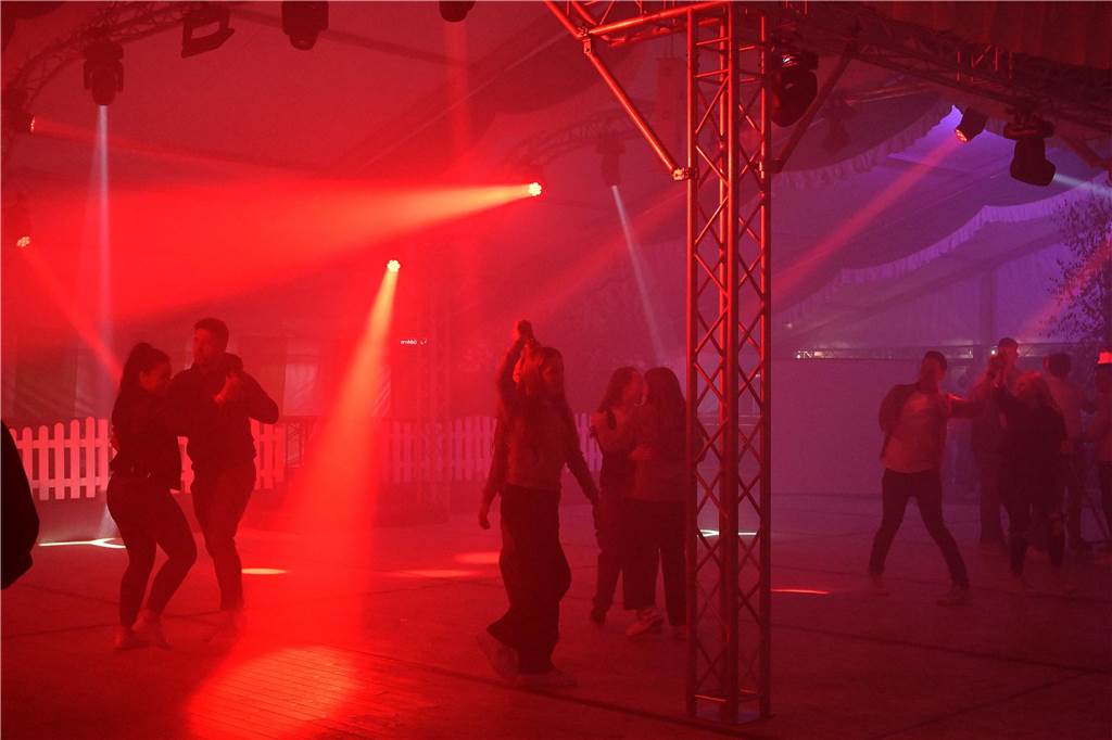 Die Jugenddisco des BSV Ascheberg war gut besucht, die Tanzfläche füllte sich zu später Stunde erst.