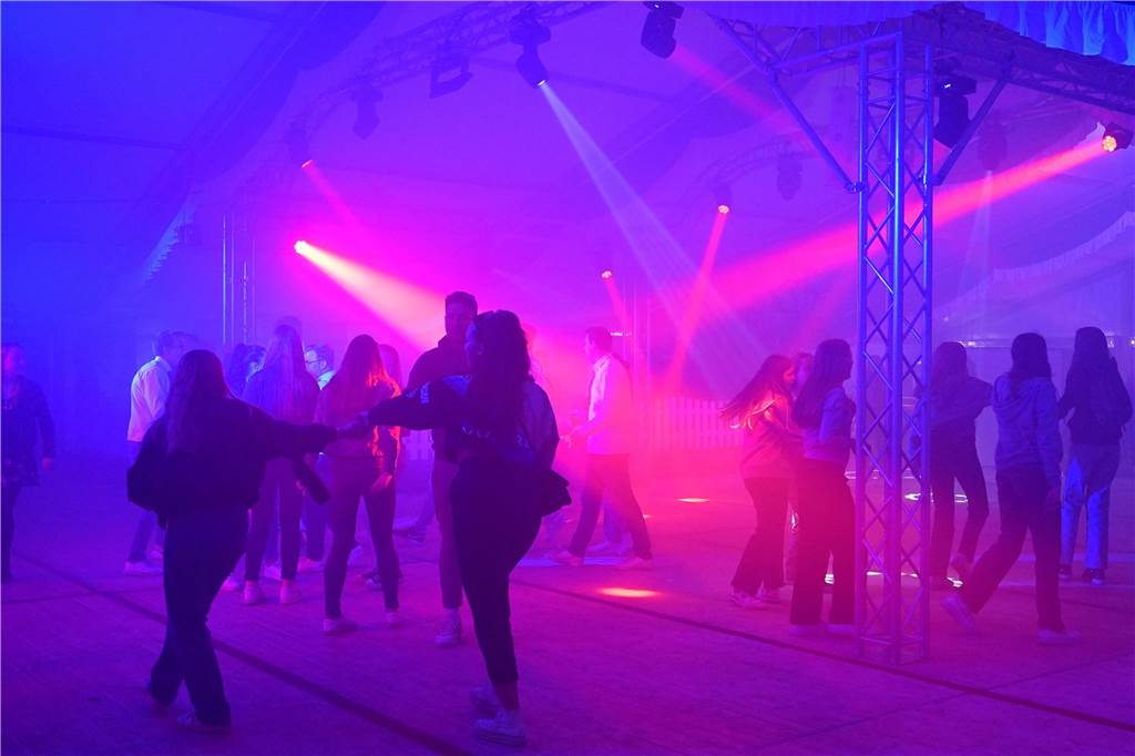 Die Jugenddisco des BSV Ascheberg war gut besucht, die Tanzfläche füllte sich zu später Stunde erst.