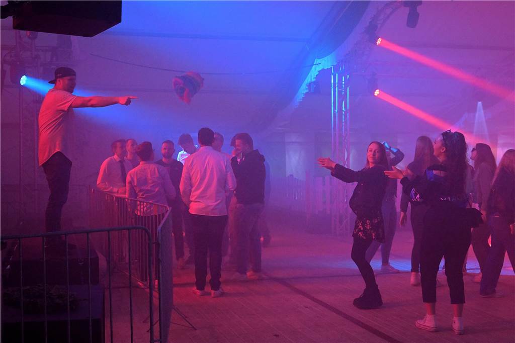 Die Jugenddisco des BSV Ascheberg war gut besucht, die Tanzfläche füllte sich zu später Stunde erst.
