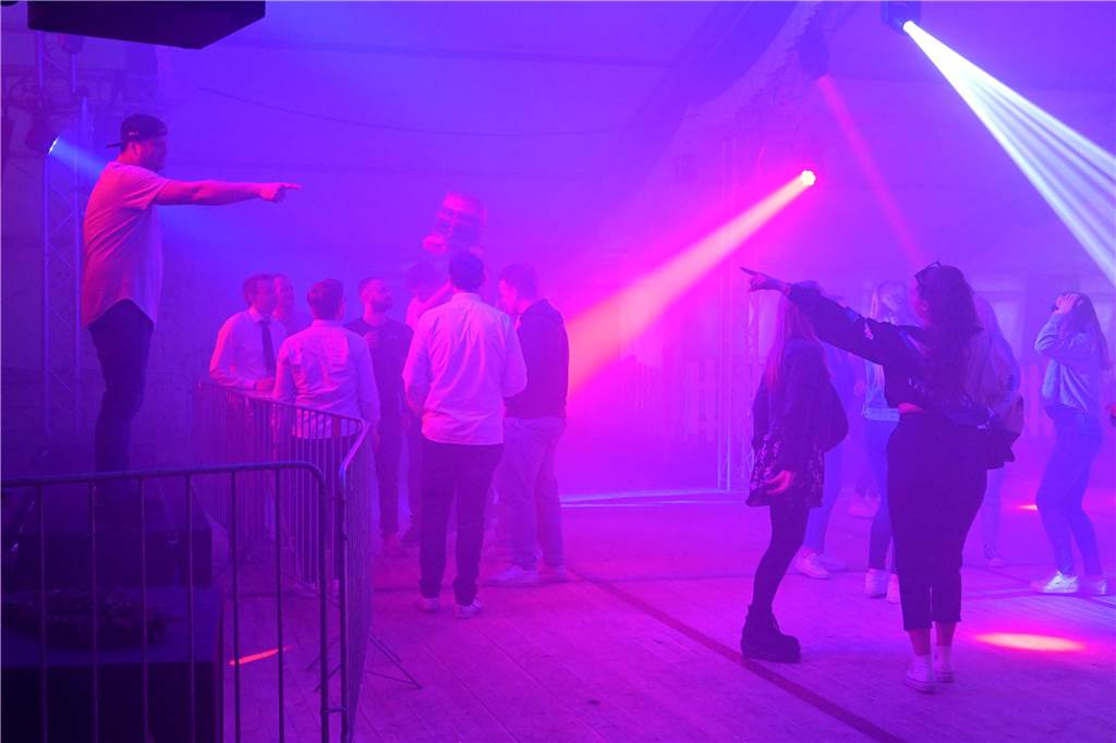 Die Jugenddisco des BSV Ascheberg war gut besucht, die Tanzfläche füllte sich zu später Stunde erst.