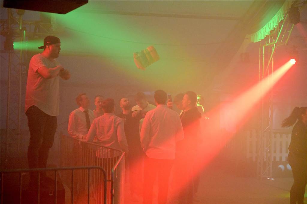 Die Jugenddisco des BSV Ascheberg war gut besucht, die Tanzfläche füllte sich zu später Stunde erst.