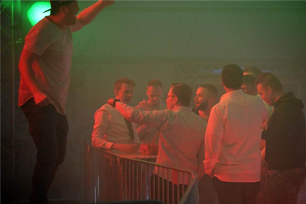 Die Jugenddisco des BSV Ascheberg war gut besucht, die Tanzfläche füllte sich zu später Stunde erst.